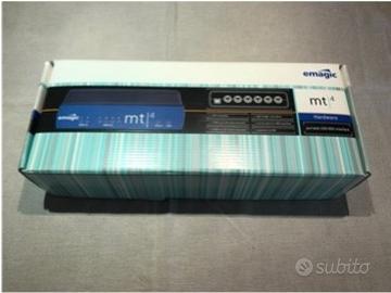 Emagic interfaccia MIDI con 2 input e 4 output.