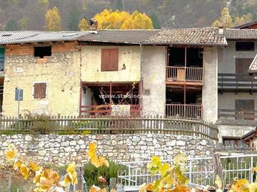 CASTELLANO: PORZIONE DI CASA DA RISANARE!