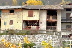 CASTELLANO: PORZIONE DI CASA DA RISANARE!