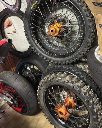 Cerchi enduro Ktm Husqvarna e plastica e pancia