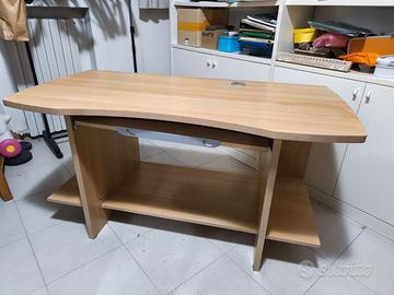 Scrivania in legno rovere