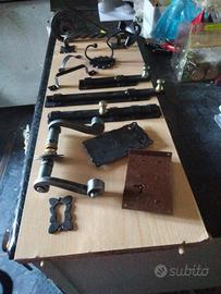 Maniglie, appendini ecc....