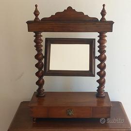 specchiera da toilette vecchia