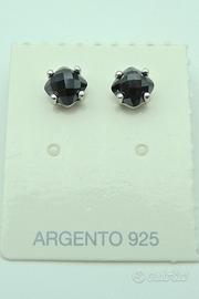 Orecchini in argento con zircone nero