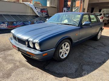 Jaguar XJ Xj- sover-daimiler six.4.0 cat automatic