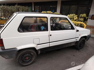 Fiat Panda Young bianca anno 2003. 