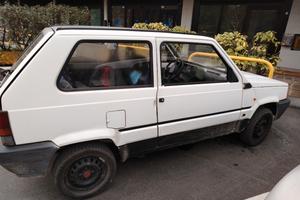 Fiat Panda Young bianca anno 2003. 