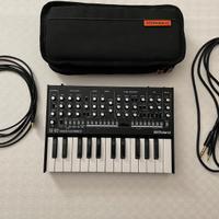 Roland SE-02 con accessori, patch e midi editor