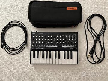 Roland SE-02 con accessori, patch e midi editor