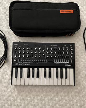 Roland SE-02 con accessori, patch e midi editor