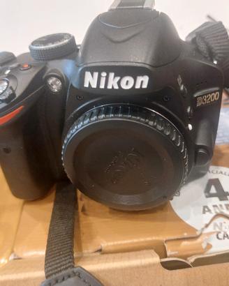 NIKON D3200+ OB. 18-105 mm + adat. WU1