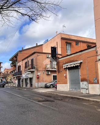 NEGOZIO A GENZANO DI ROMA