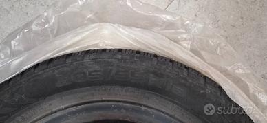 Gomme invernali con cerchi 205 55 R16