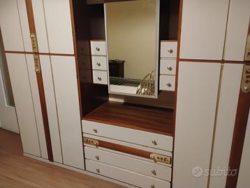 TUTTO QUELLO IN FOTO+ALTRO.  RITIRO A DOMICILIO.