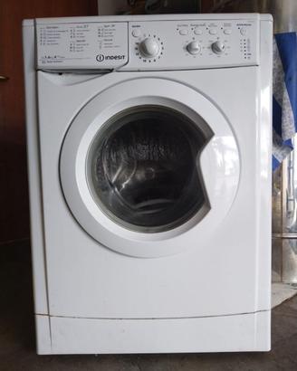 Lavatrice Indesit 6 kg – spazzole nuove