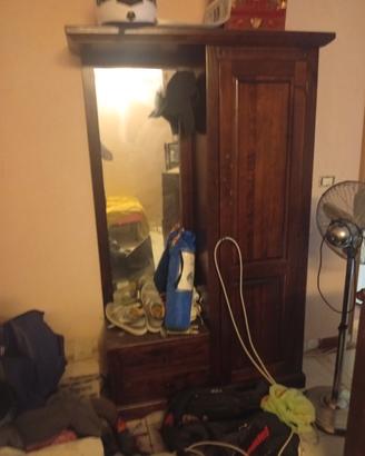 vetrina in legno massiccio 