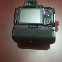 nikon d5200 con battery grip + 18-55 vr