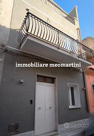 Appartamento su due piani in Vico Caruso Avola