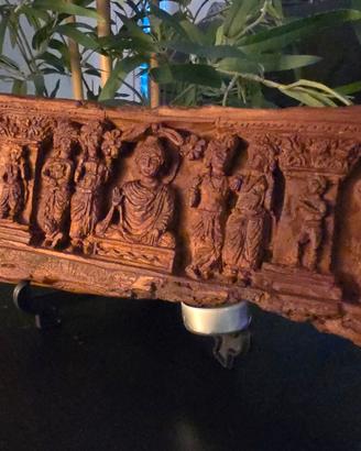 Buddha scolpito in legno stile Gandhara