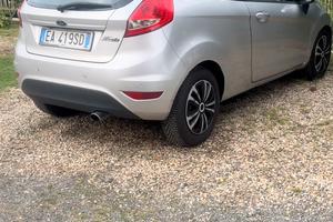 Ford fiesta benzina-gpl