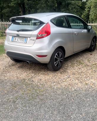 Ford fiesta benzina-gpl