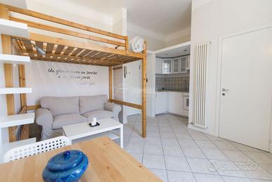 MONOLOCALE CON BALCONE