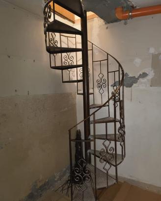 Scala a chiocciola in ferro