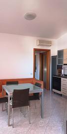 Bilocale arredato con p. auto pressi Via Gorizia