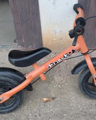 Bicicletta senza pedali 