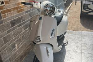 VESPA 300 GTS SUPER