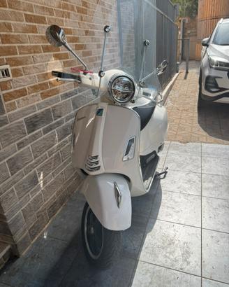 VESPA 300 GTS SUPER