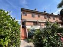 villetta-di-testa-con-grande-giardino-laterale