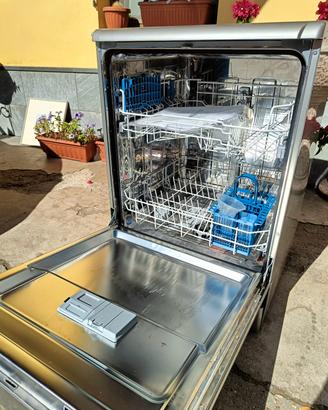 lavastoviglie INDESIT