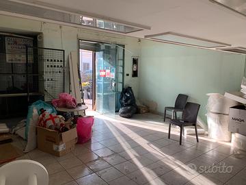 Locale Fronte Strada