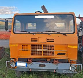 autocarro Fiat Pc 90 con GRU