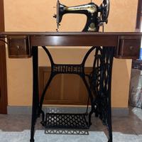 Macchina da cucire antica  singer con mobiletto