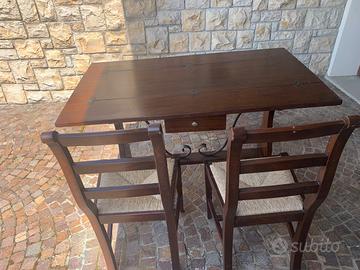Tavolo con due sedie