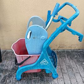 Carrello pulizie