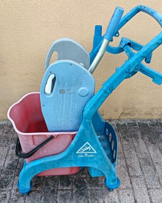Carrello pulizie