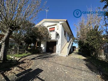 Appartamento in bifamiliare con garage e giardino