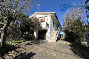 Appartamento in bifamiliare con garage e giardino