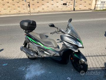 Kawasaki J300 - 2019