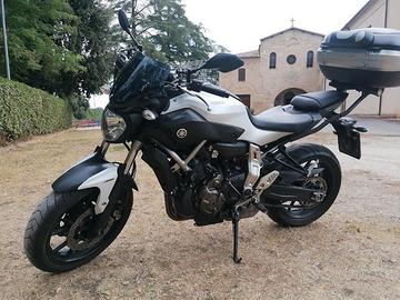 MOTO YAMAHA MT-07