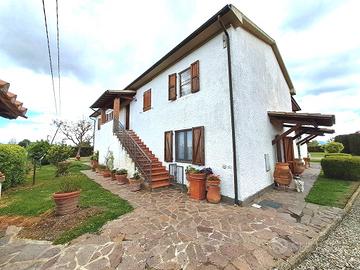 Casale con 10 ha di terreno Grosseto