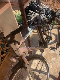 Bici e bici elettriche  da riparare o per ricambi