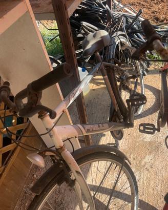 Bici e bici elettriche  da riparare o per ricambi