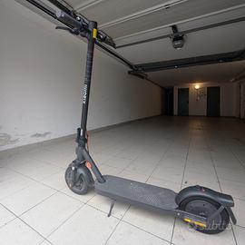 Monopattino Xiaomi Electric Scooter Elite 400W