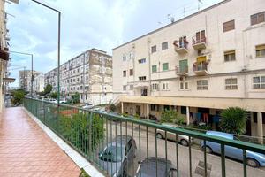 2 LOCALI A NAPOLI
