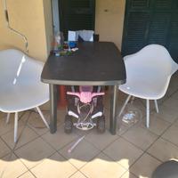 tavolo da esterno e sedie 