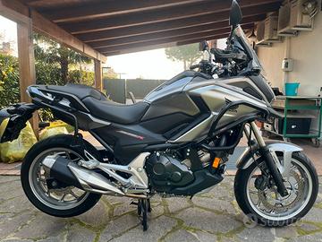 Honda NC750X combio manuale